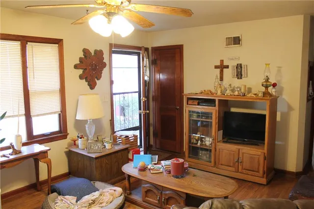 $150,000 | 305 Southwest 8th Street, Oak Grove, MO 64075