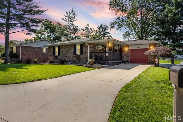 $285,000 | 112 Lakeside Drive, Bethalto, IL 62010