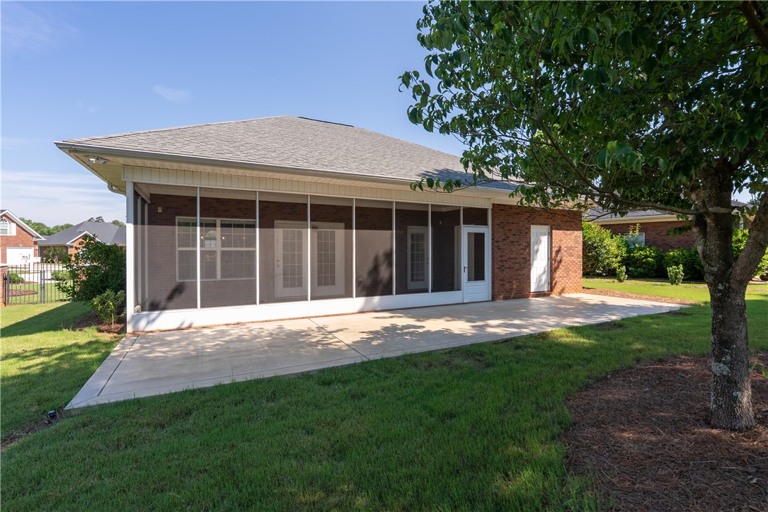 703 Nottingham Court Seneca, SC 29672 - Photo 2 of 39