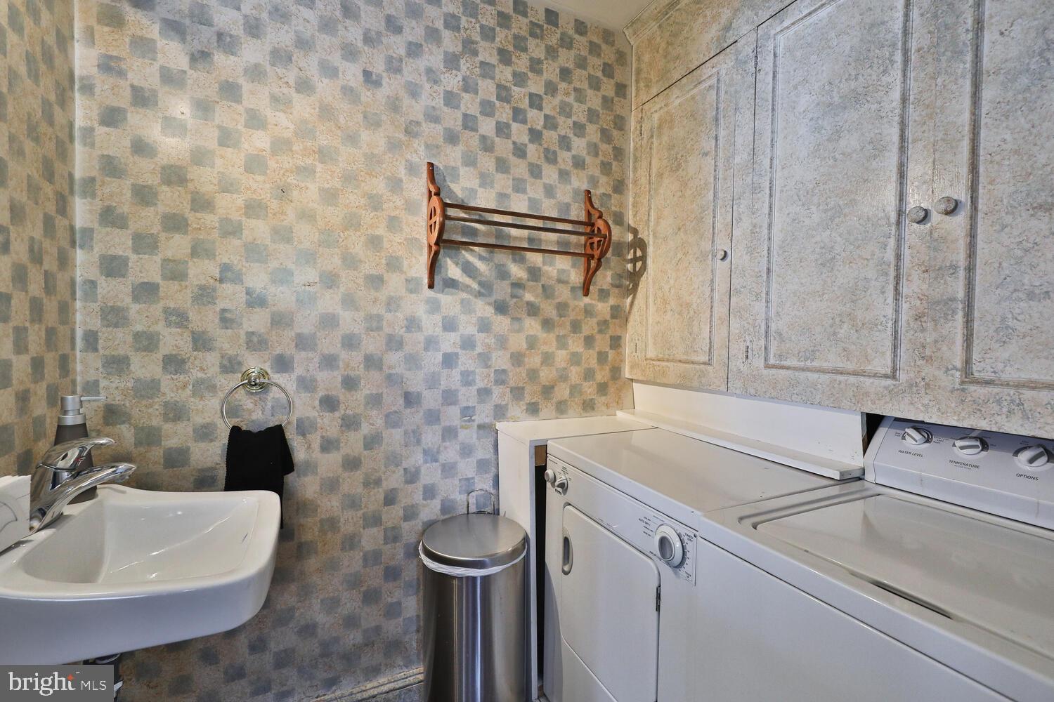 518 Edann Road Glenside, PA 19038 - Photo 39 of 78 laundry/ powder room