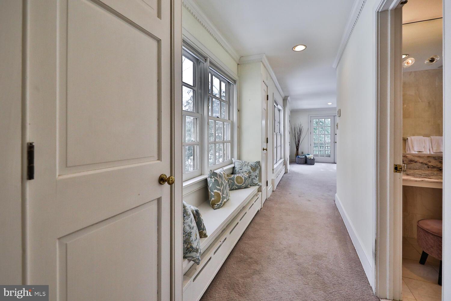 518 Edann Road Glenside, PA 19038 - Photo 50 of 78 main bedroom hallway