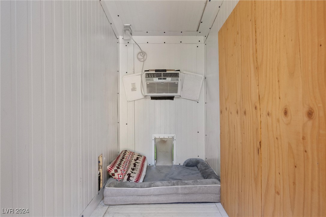 732 Beechwheat Way Henderson, NV 89015 - Photo 26 of 38 Doggie "casita" with dog door access to private dog run.