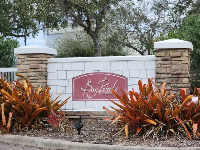 a sign that is on the wall of the building