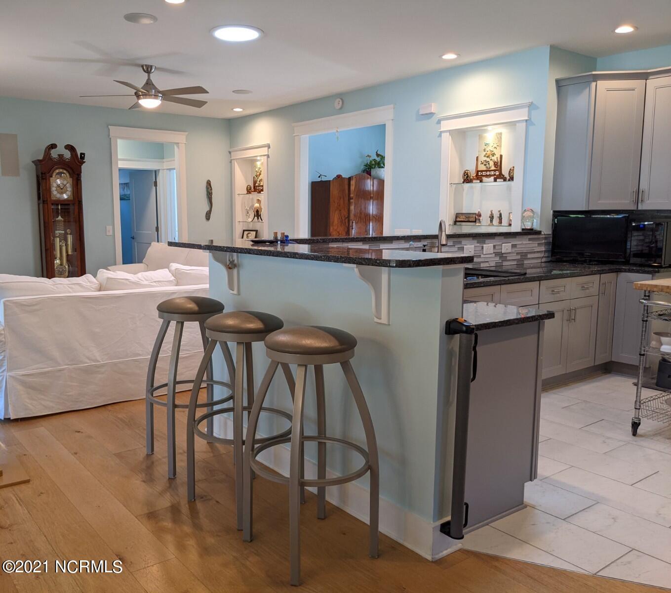 311 Livingston Court Holly Ridge, NC 28445 - Photo 7 of 30 Kitchen Bar