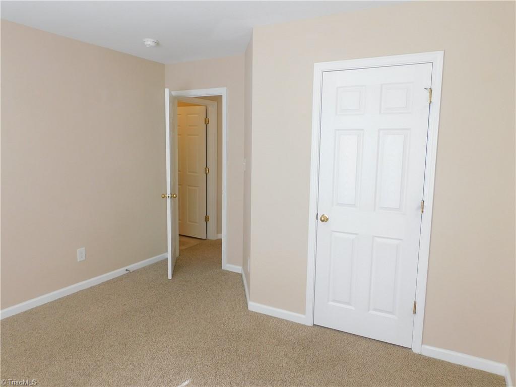 1300 Pondhaven Drive High Point, NC 27265 - Photo 20 of 32