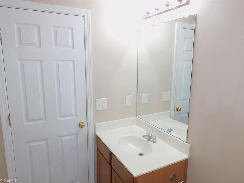 1300 Pondhaven Drive High Point, NC 27265 - Photo 28 of 32