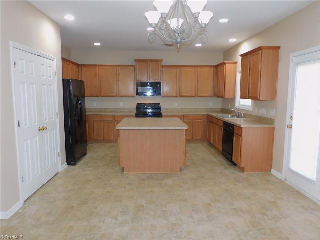 1300 Pondhaven Drive High Point, NC 27265 - Photo 6 of 32