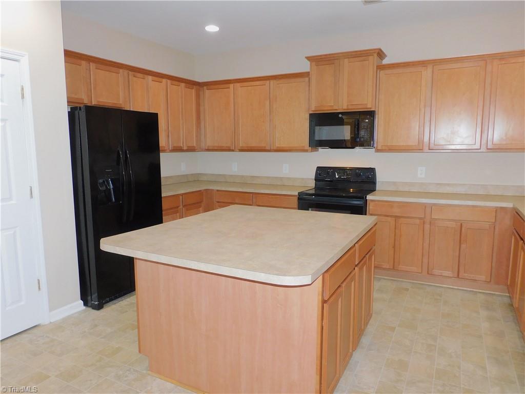 1300 Pondhaven Drive High Point, NC 27265 - Photo 8 of 32