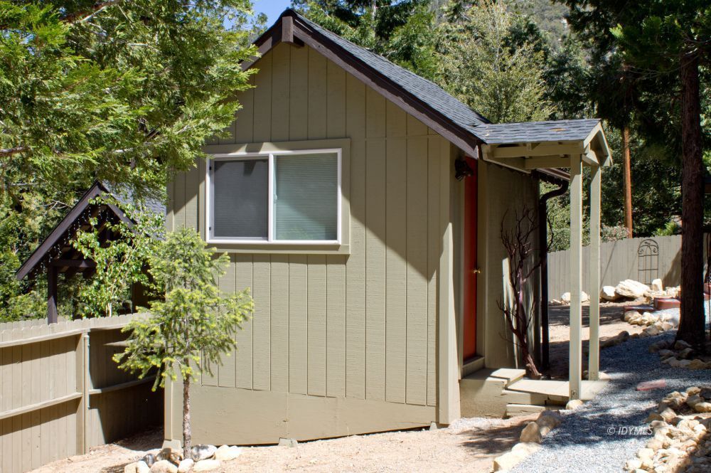 55425 Howland Road Idyllwild, CA 92549 - Photo 11 of 17 a backyard of a house