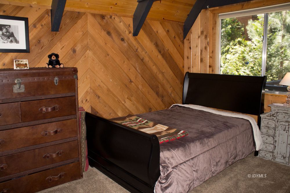 55425 Howland Road Idyllwild, CA 92549 - Photo 13 of 17 a bedroom with a bed and a window