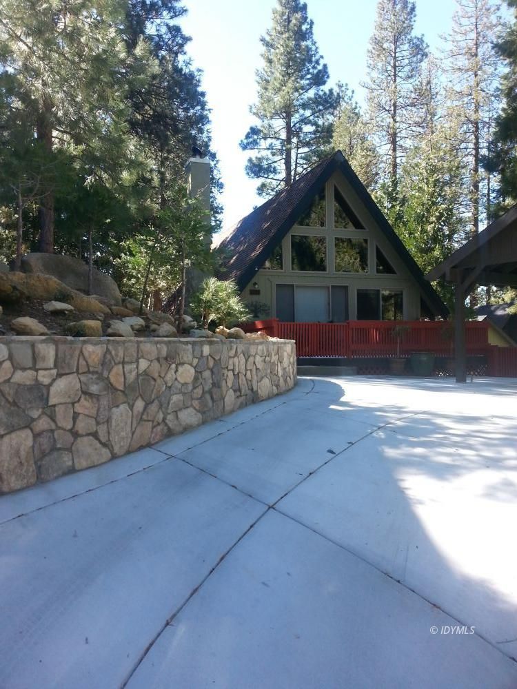 55425 Howland Road Idyllwild, CA 92549 - Photo 2 of 17 a front view of a house with a yard and garage