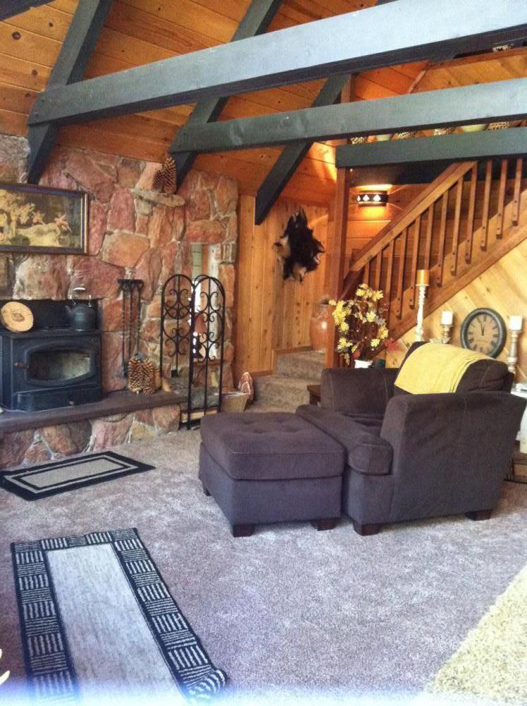 55425 Howland Road Idyllwild, CA 92549 - Photo 7 of 17 a living room with furniture
