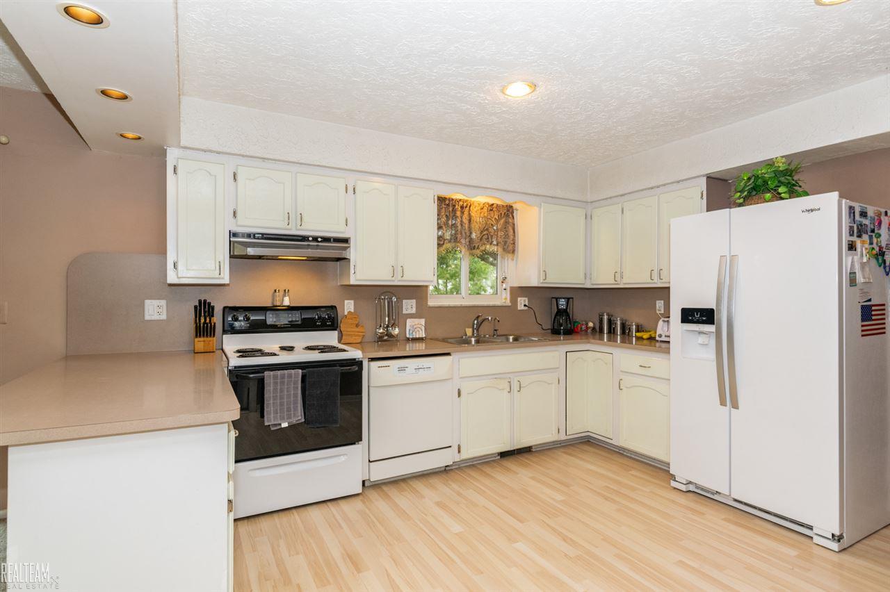 38661 Radde Street Clinton Township, MI 48036 - Photo 10 of 28 50008355-9.JPG