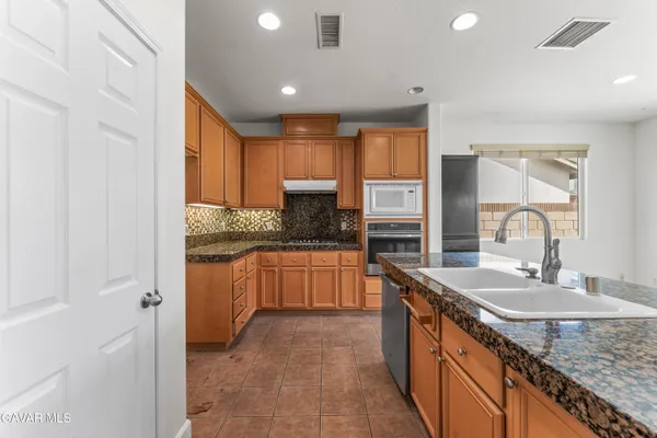 $520,000 | 6304 Starview Drive, Lancaster, CA 93536