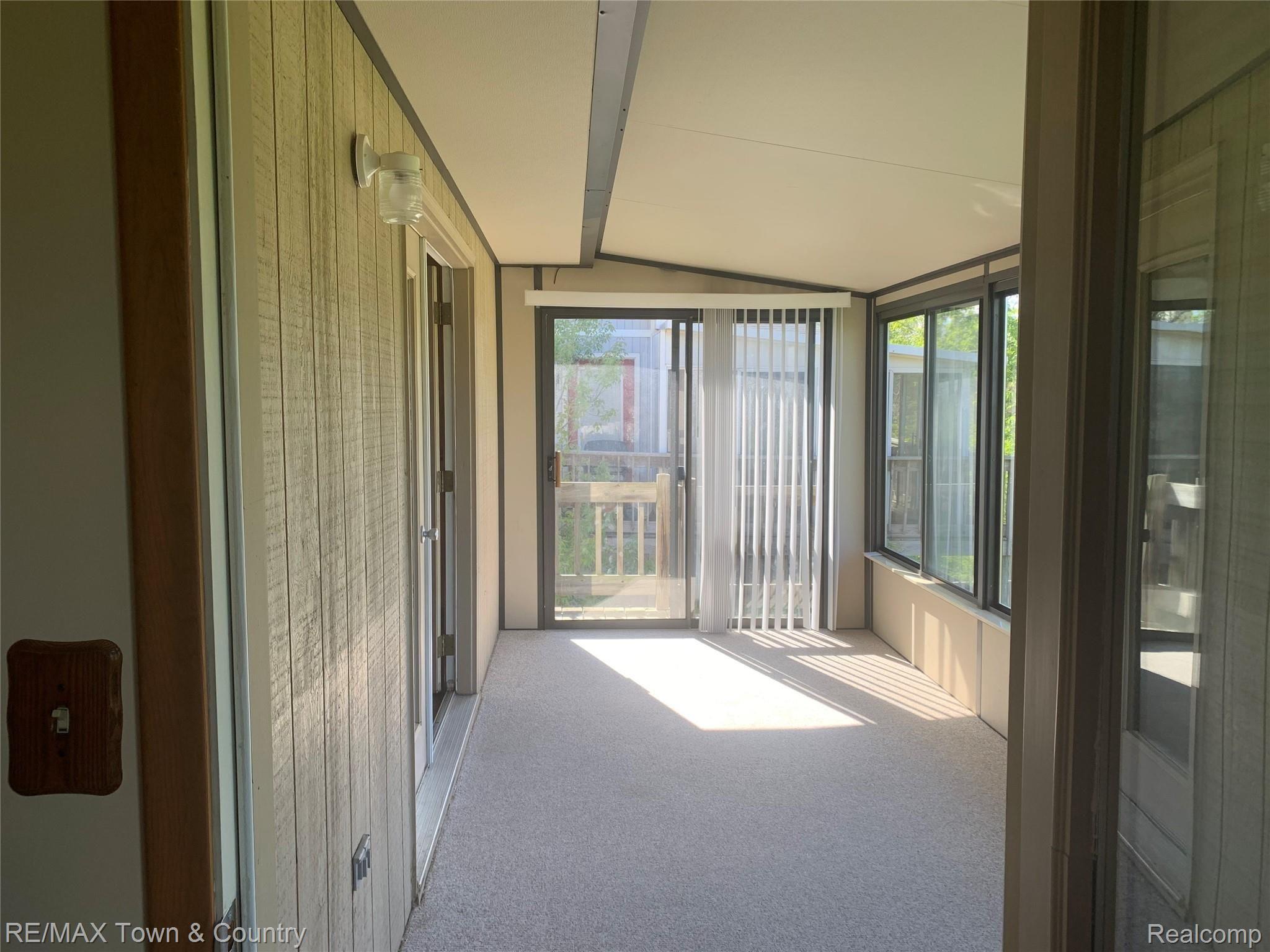 1386 Flushing Road Flushing, MI 48433 - Photo 12 of 33 townsunroom.jpg