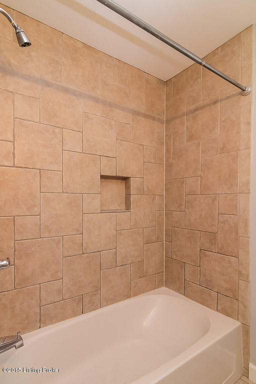 2034 Lynn Lea Road Louisville, KY 40216 - Photo 19 of 34 0044