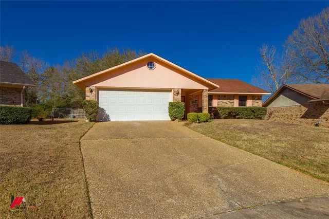 $1,500 | 4816 Honeysuckle Lane, Shreveport, LA 71118