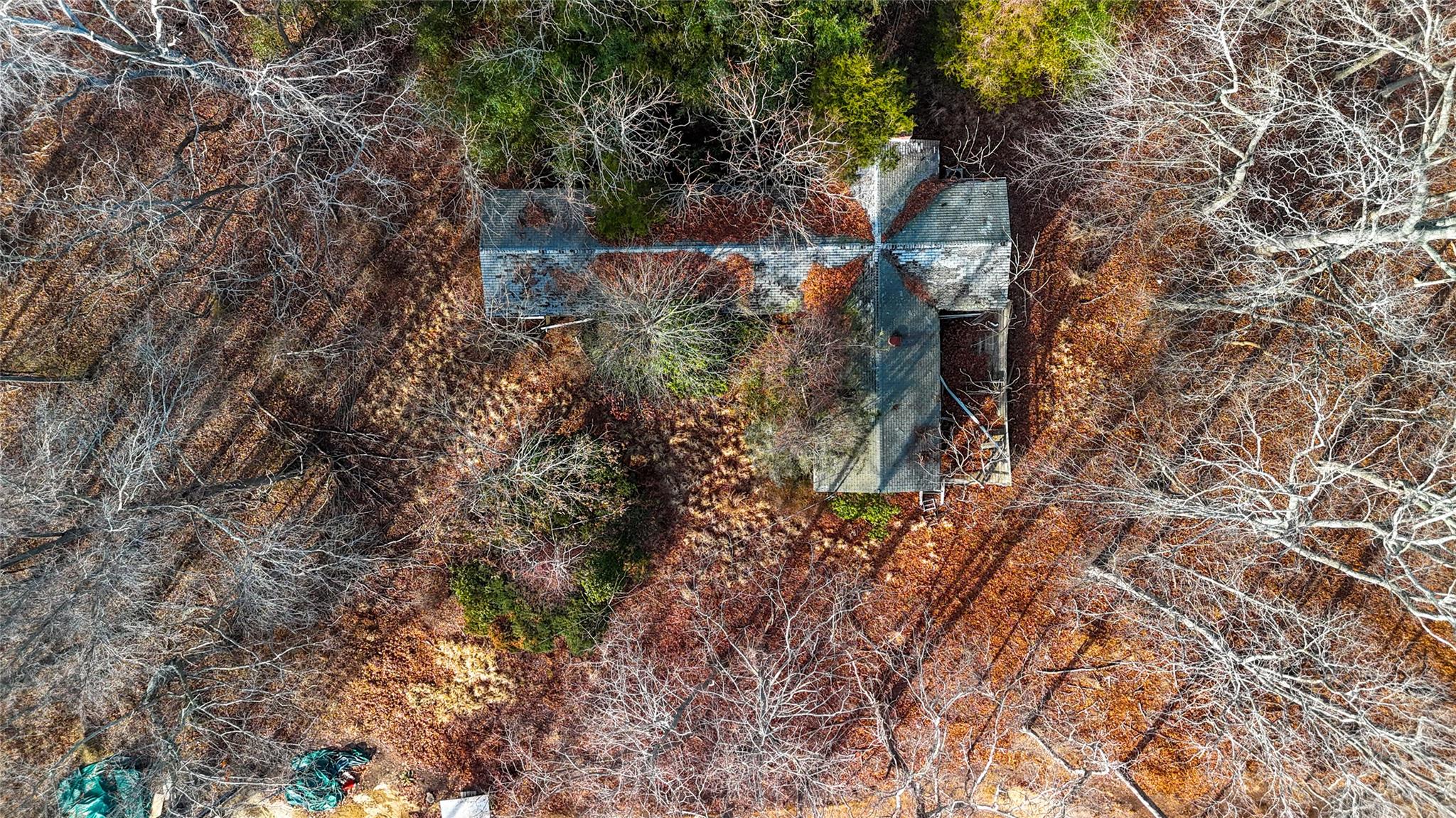 2885 Deerfield Road Sag Harbor, NY 11963 - Photo 5 of 19 Drone / aerial view