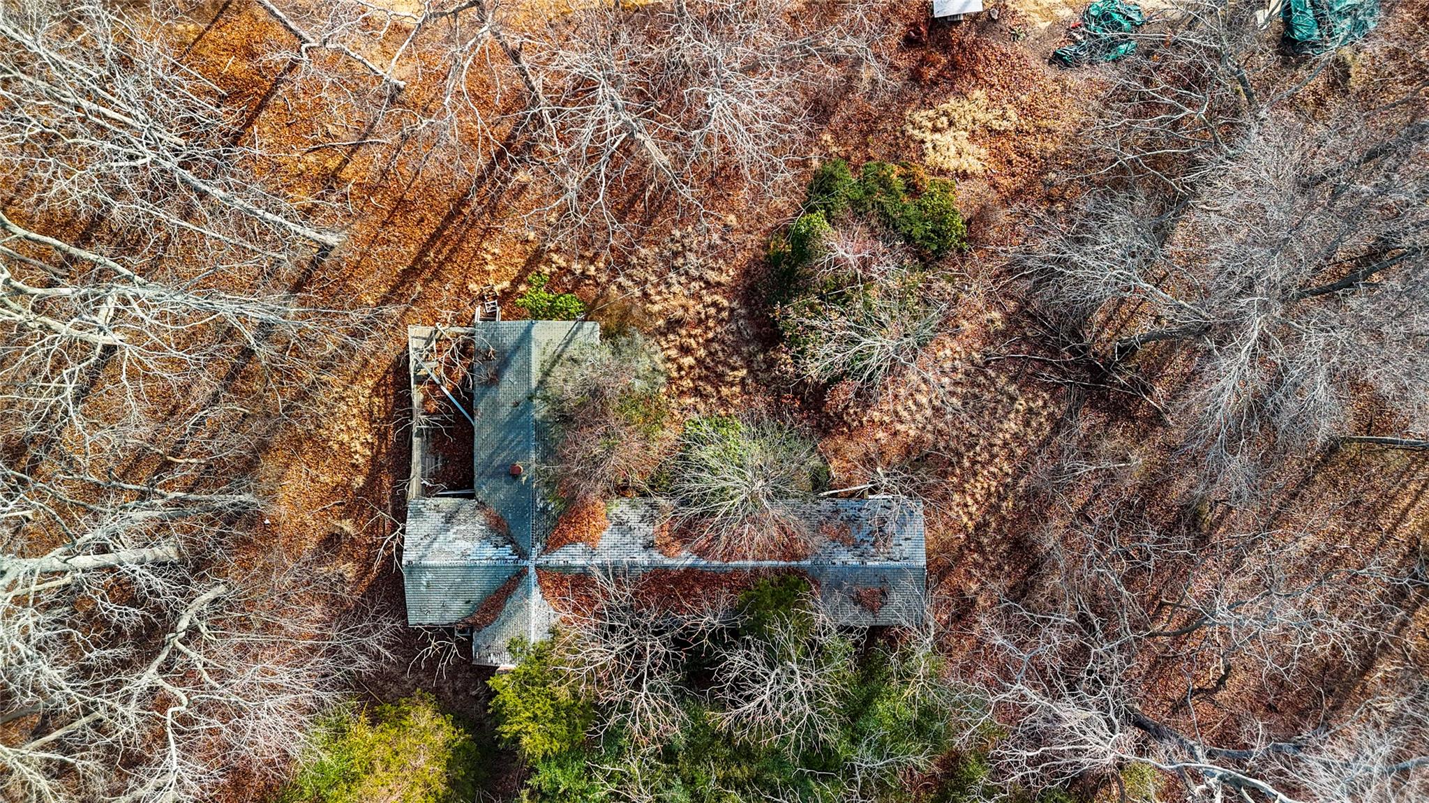 2885 Deerfield Road Sag Harbor, NY 11963 - Photo 6 of 19 Drone / aerial view