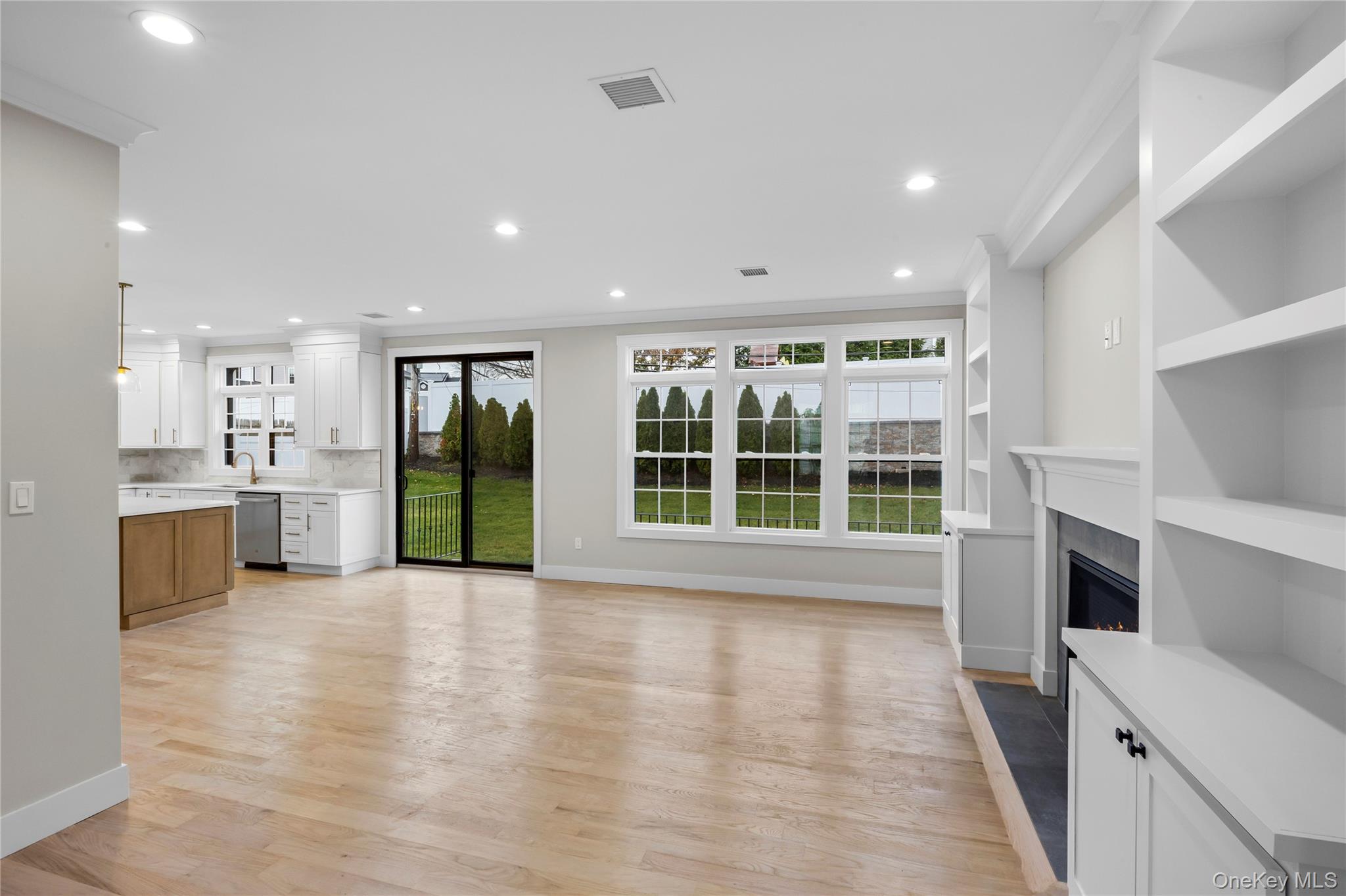 21 Devon Road Bethpage, NY 11714 - Photo 17 of 41