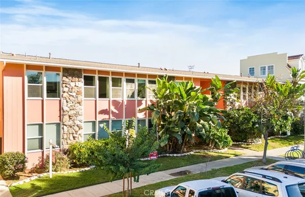 $325,000 | 1023 East 1st Street, Unit 19, Long Beach, CA 90802