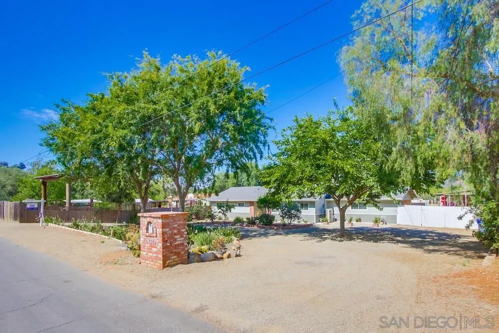 13918 Putney Road Poway, CA 92064 - Photo 12 of 69 Gallery Image 12