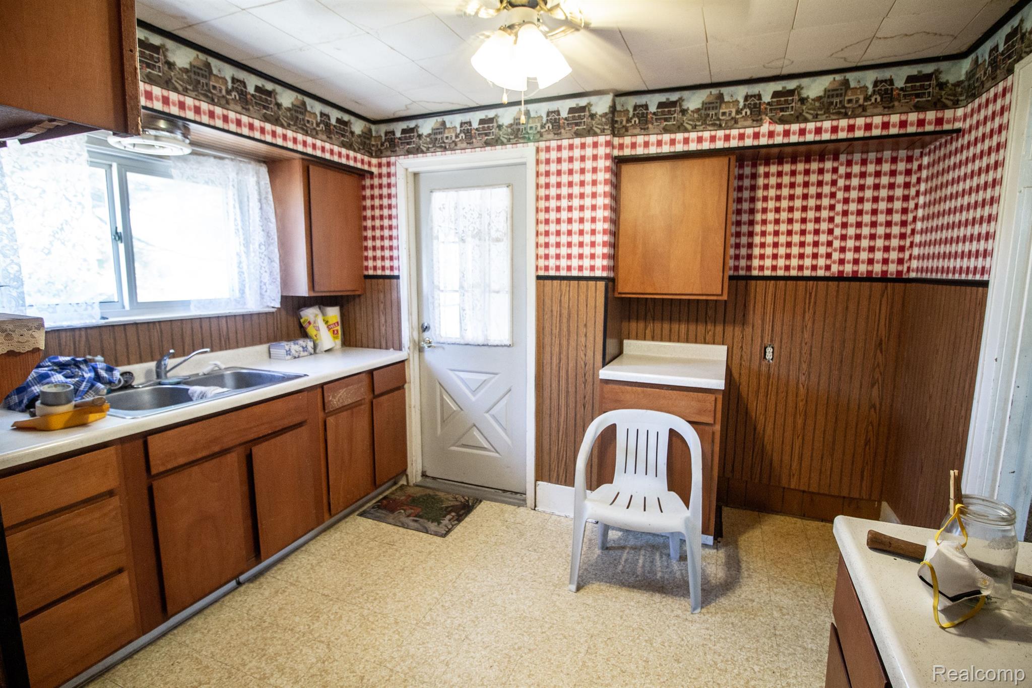 6050 North Vassar Road Flint, MI 48506 - Photo 11 of 44 Gallery Image 11