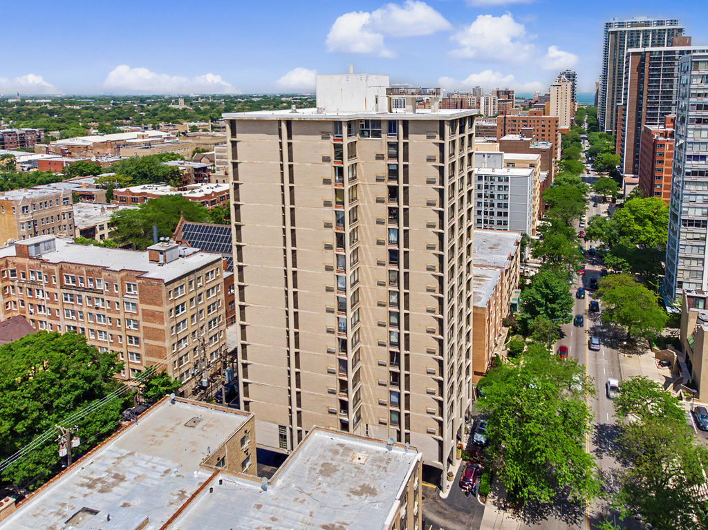 5740 North Sheridan Road, Unit 17C Chicago, IL 60660 - Photo 1 of 32