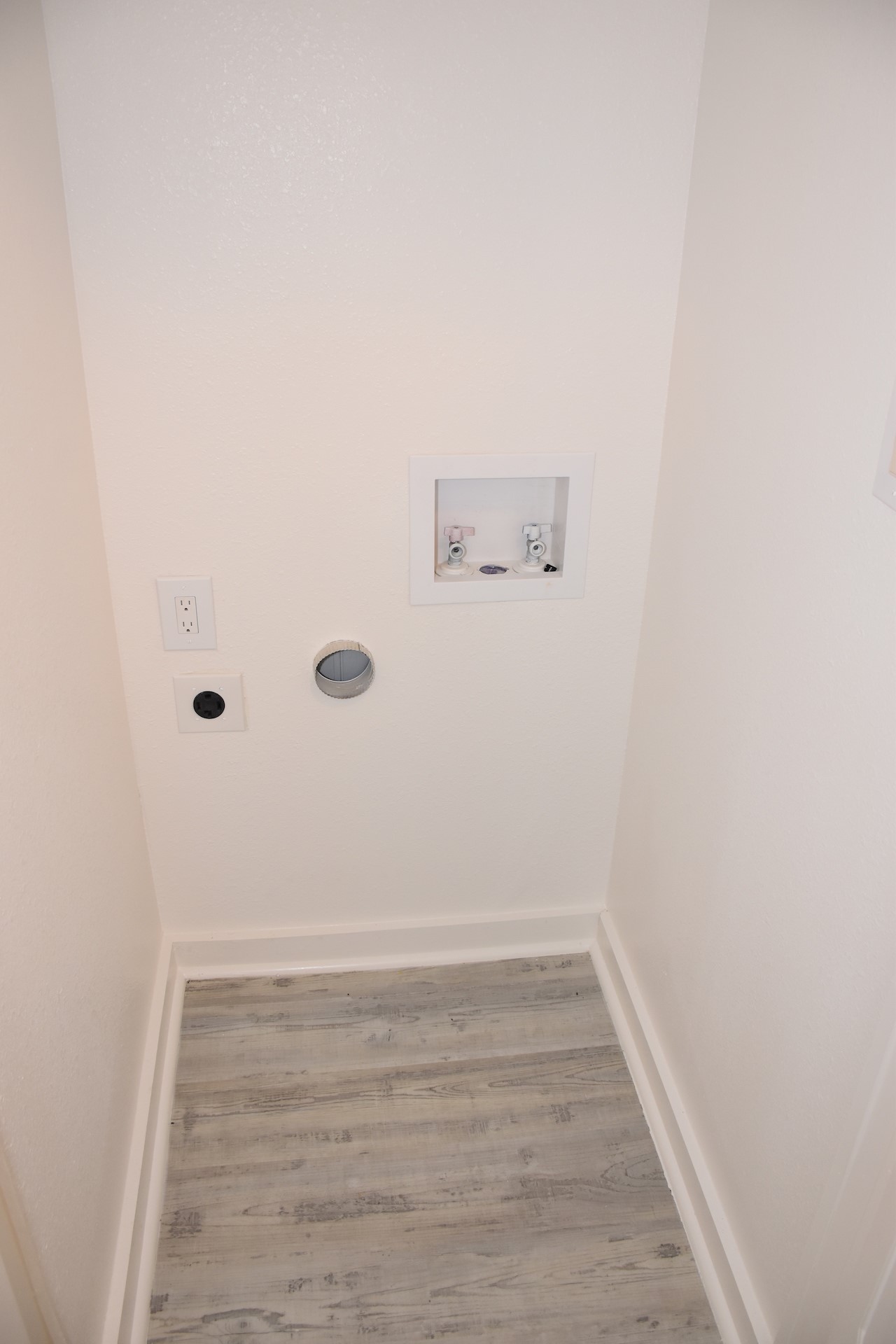 3751 County Road 463 Elgin, TX 78621 - Photo 19 of 27 a view of a small space