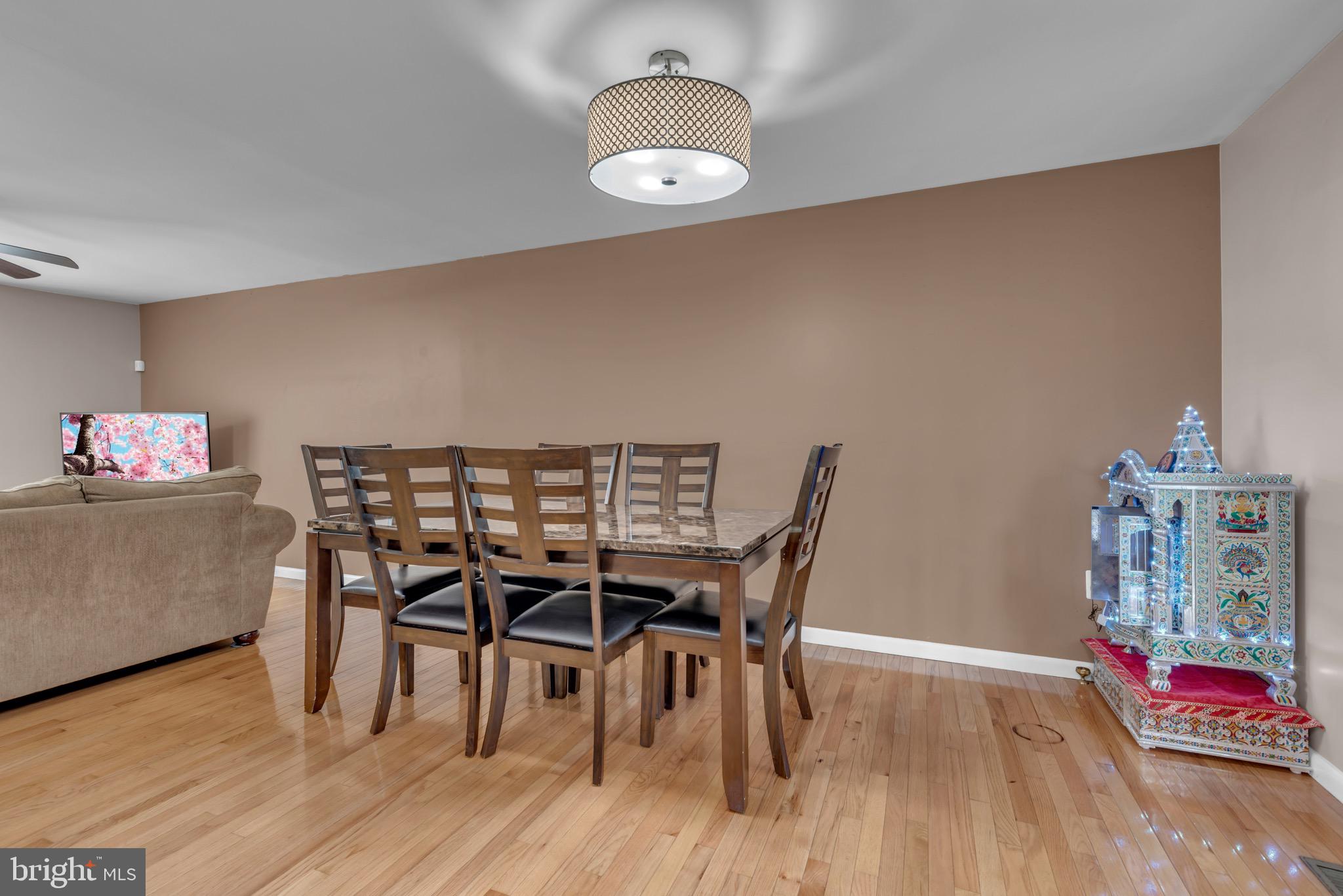 9301 North Laurel Road Laurel, MD 20723 - Photo 10 of 41 Dining Area