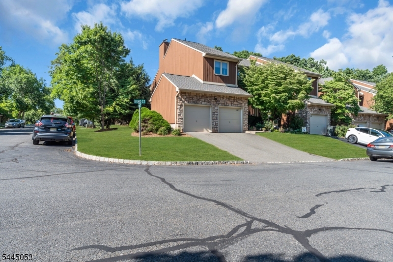 66 Bond Street Bridgewater, NJ 08807 - Photo 4 of 47