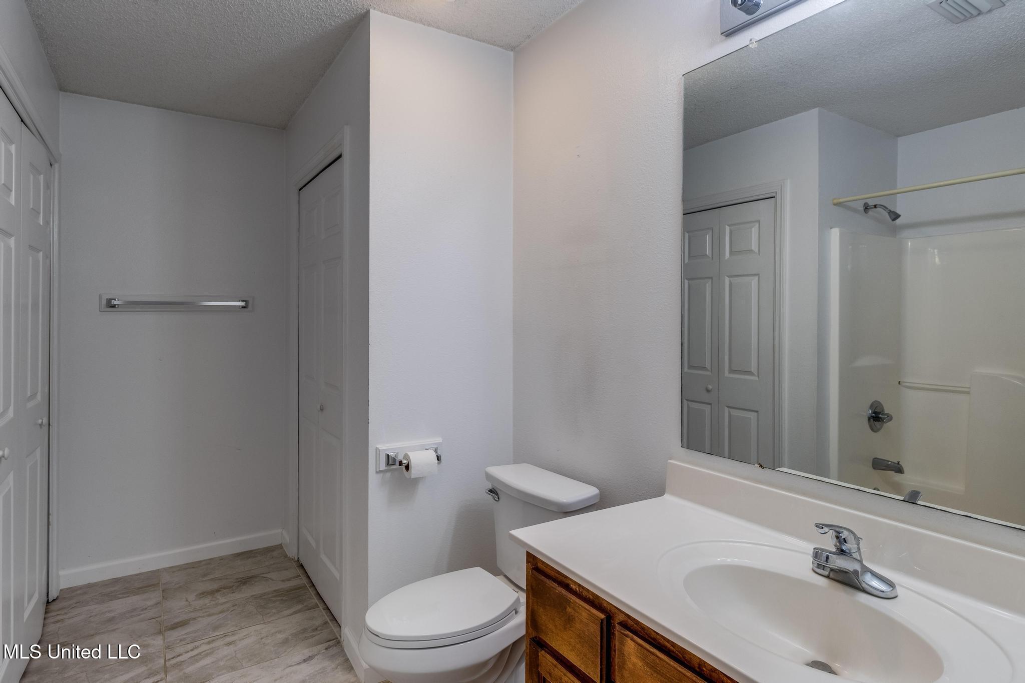 13501 St Martin Drive Ocean Springs, MS 39564 - Photo 9 of 17 08