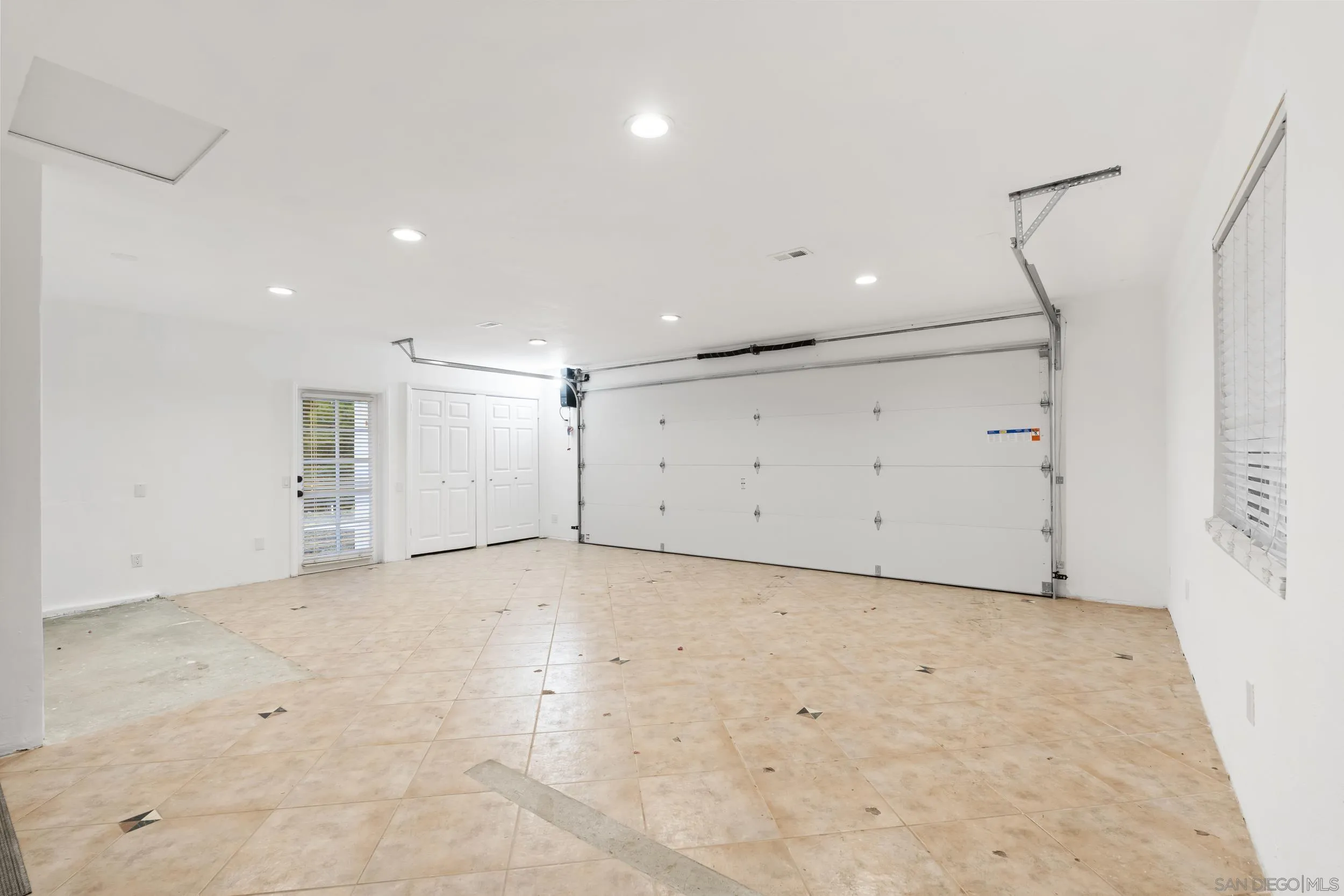 16551 Zumaque Street Rancho Santa Fe, CA 92067 - Photo 39 of 58 2-car garage with EV charger installed