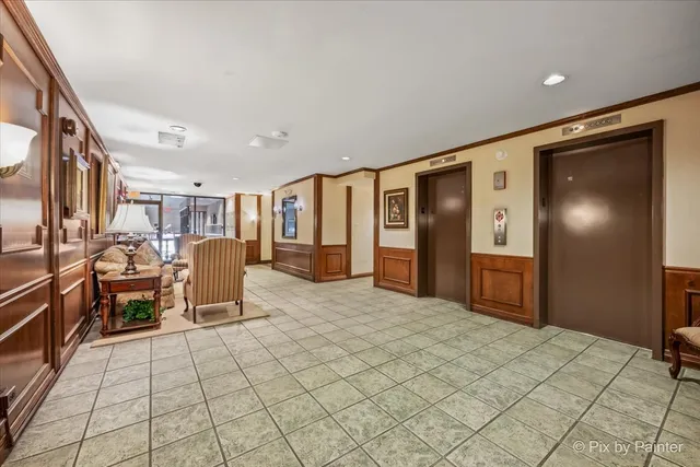 $274,900 | 453 Raintree Drive, Unit 1H, Glen Ellyn, IL 60137