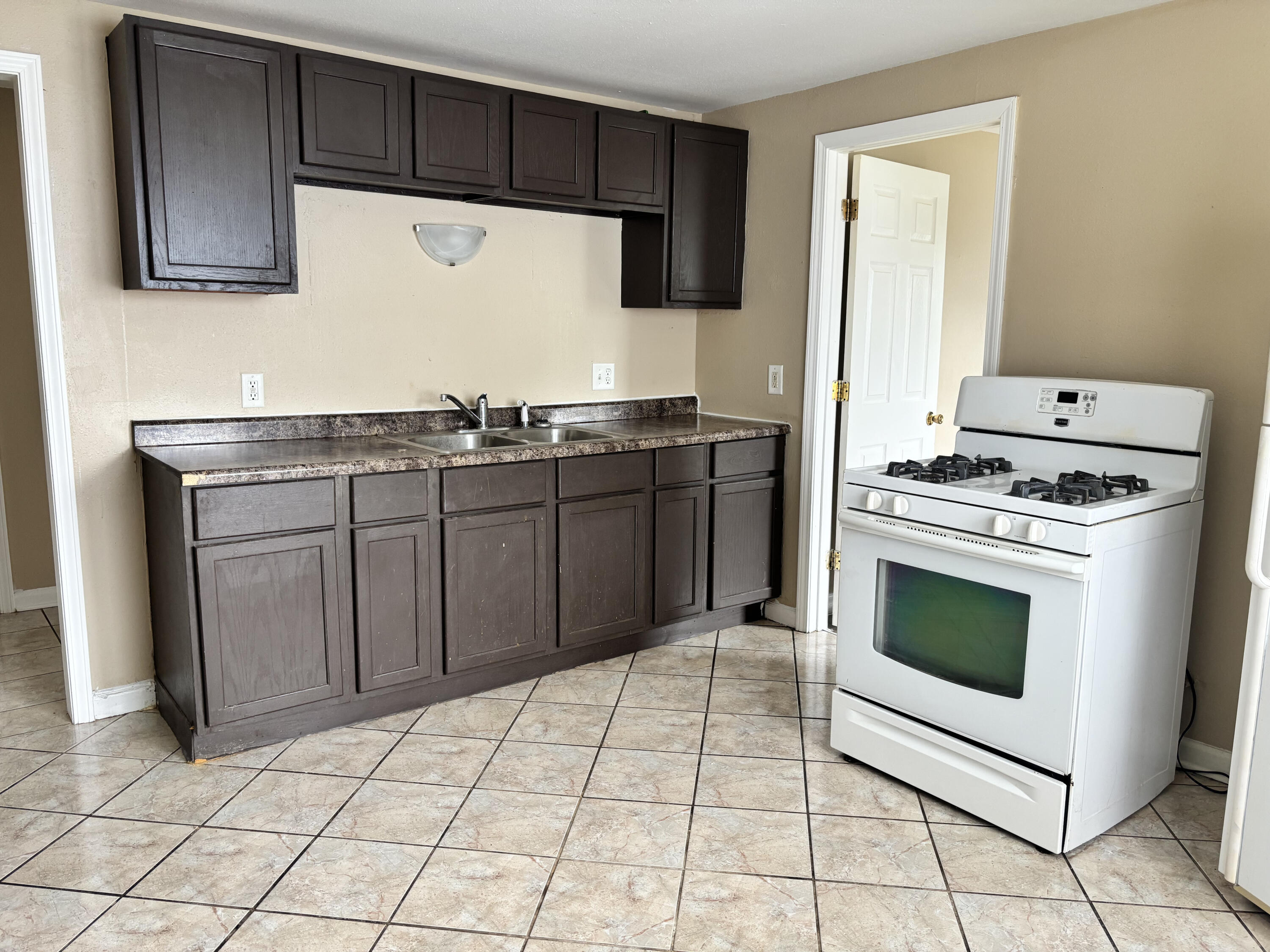 4624 North 39th Street, Unit 4626 Milwaukee, WI 53209 - Photo 3 of 8 IMG_4181