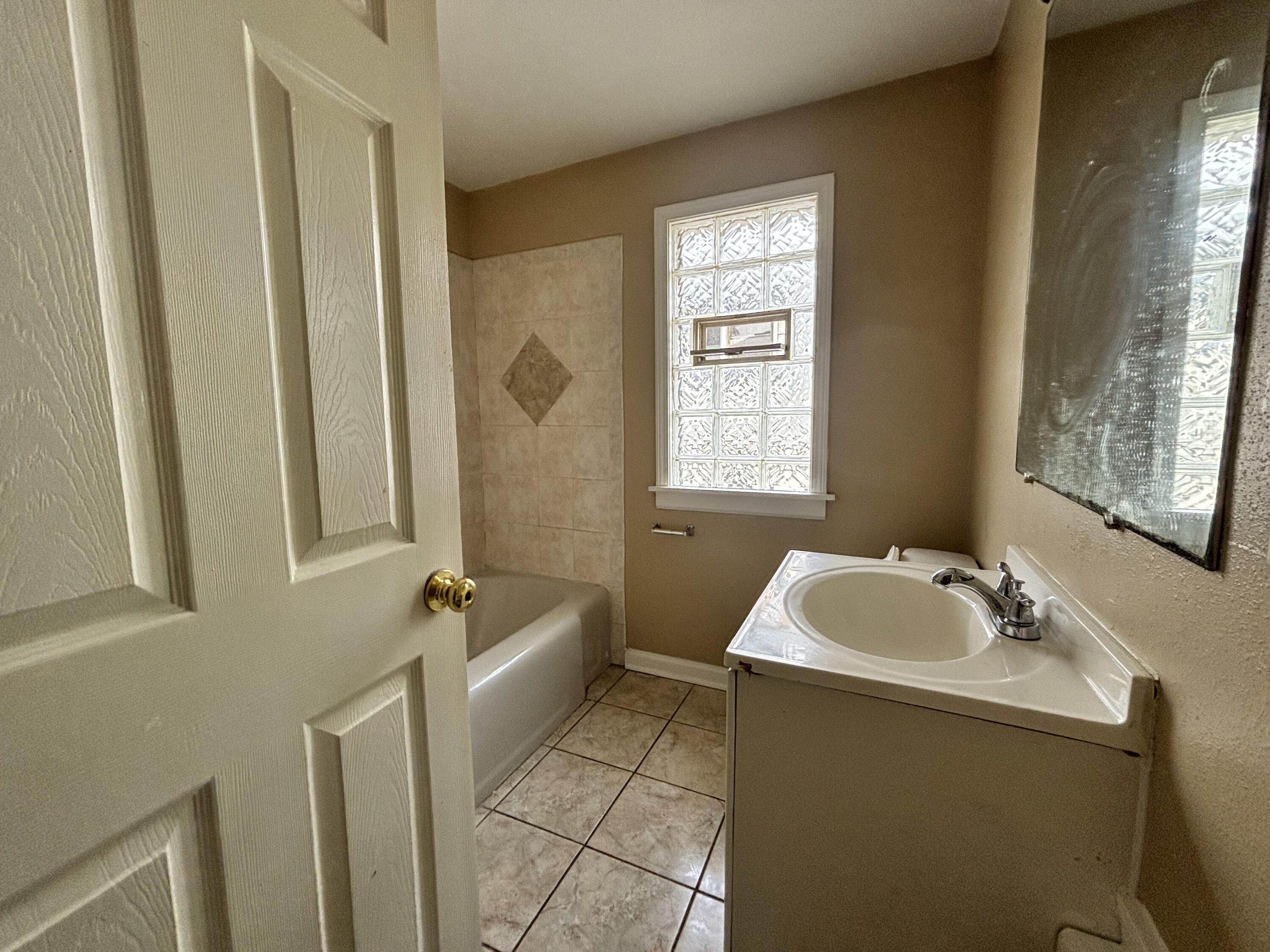 4624 North 39th Street, Unit 4626 Milwaukee, WI 53209 - Photo 5 of 8 IMG_4185