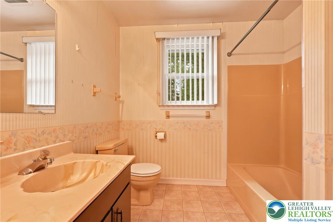 613 East Macada Road Bethlehem, PA 18017 - Photo 30 of 52