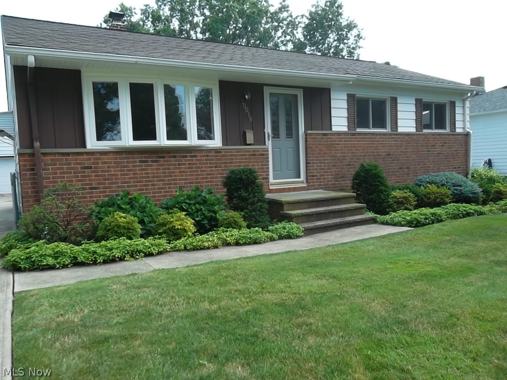 30018 Vineyard Road Willowick, OH 44095 - Photo 2 of 29