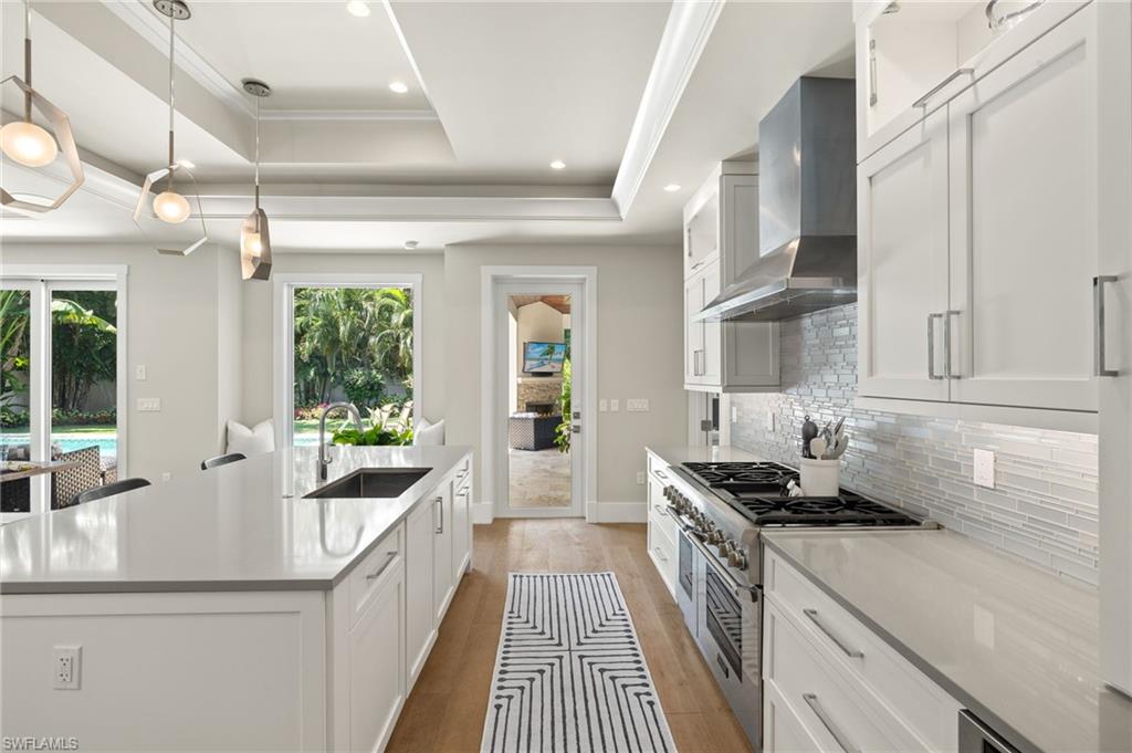 655 7th Avenue North Naples, FL 34102 - Photo 15 of 50