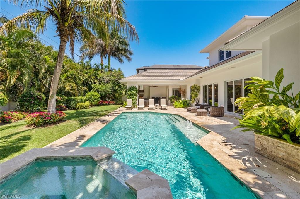 655 7th Avenue North Naples, FL 34102 - Photo 3 of 50