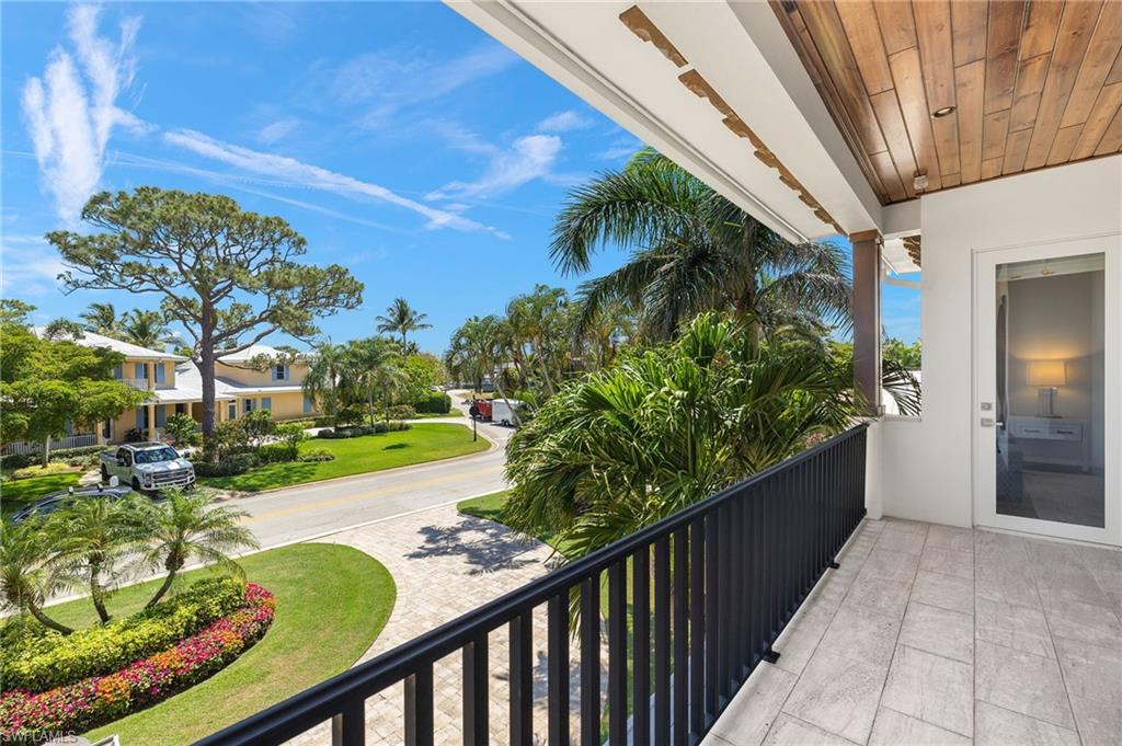 655 7th Avenue North Naples, FL 34102 - Photo 35 of 50