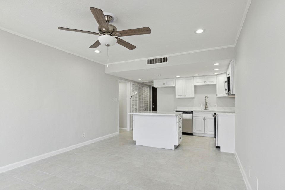 2016 Main Street, Unit 2507 Houston, TX 77002 - Photo 11 of 32 a view of kitchen with sink and refrigerator