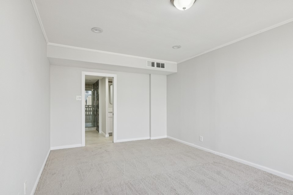 2016 Main Street, Unit 2507 Houston, TX 77002 - Photo 17 of 32 a view of an empty room