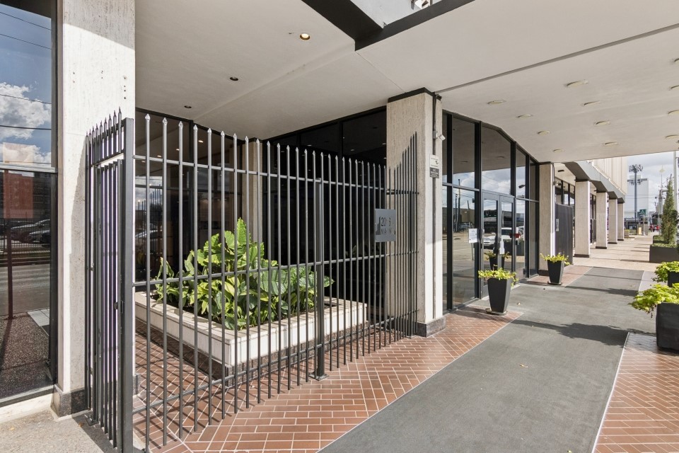 2016 Main Street, Unit 2507 Houston, TX 77002 - Photo 2 of 32 a view of a porch with potted plants
