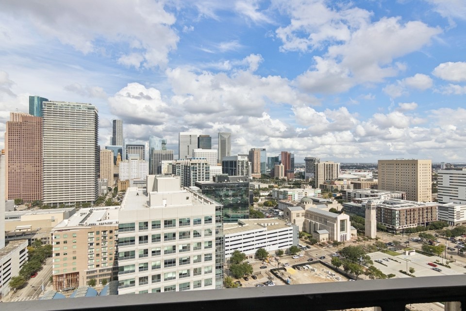2016 Main Street, Unit 2507 Houston, TX 77002 - Photo 21 of 32 a picture of city view