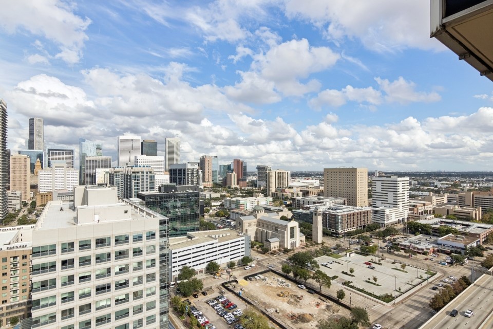 2016 Main Street, Unit 2507 Houston, TX 77002 - Photo 22 of 32 a picture of city view