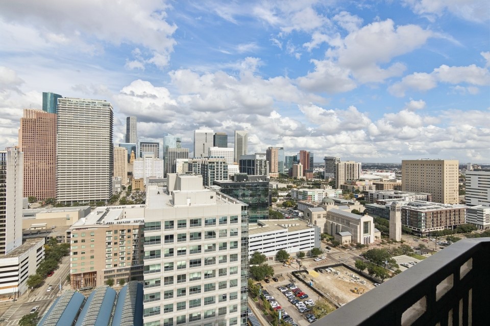 2016 Main Street, Unit 2507 Houston, TX 77002 - Photo 23 of 32 a picture of city view