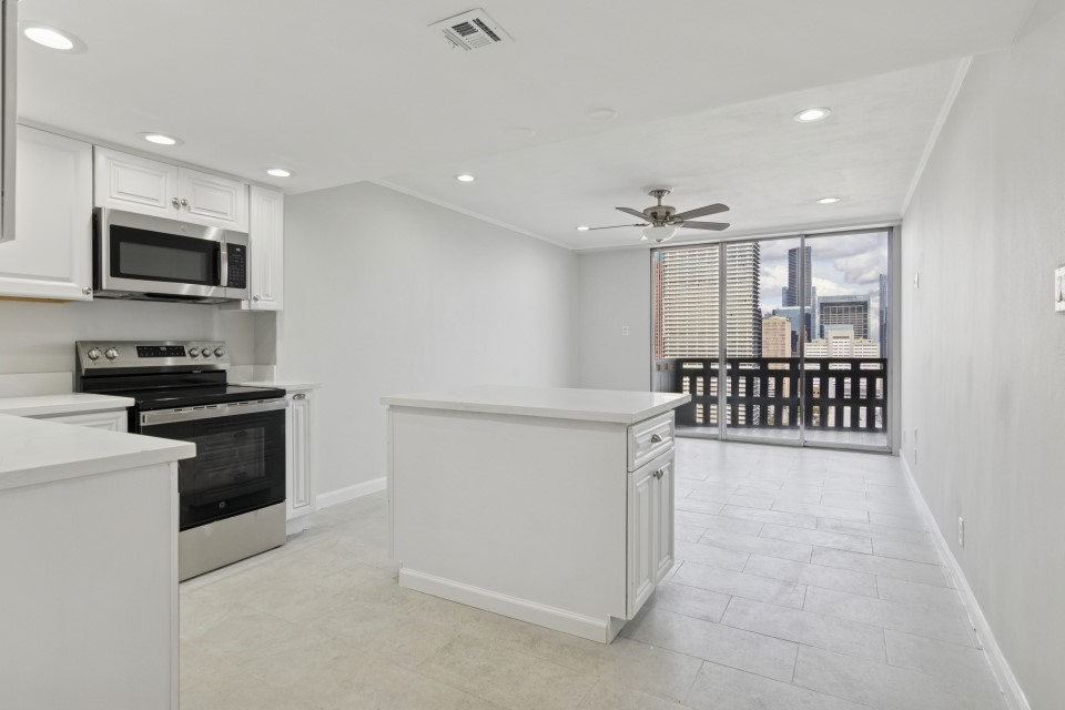 2016 Main Street, Unit 2507 Houston, TX 77002 - Photo 6 of 32 a kitchen with stainless steel appliances a refrigerator sink and microwave
