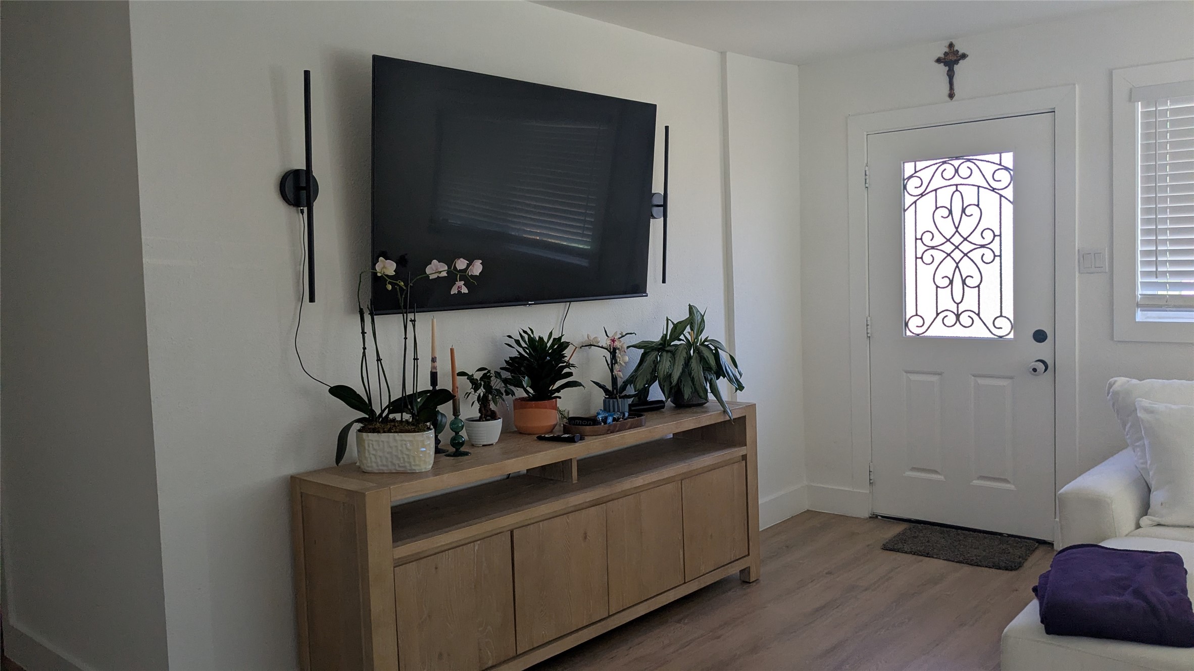 731 Post Street Houston, TX 77022 - Photo 11 of 11 a bathroom with a sink and a mirror