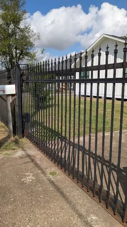 $2,200 | 731 Post Street, Houston, TX 77022